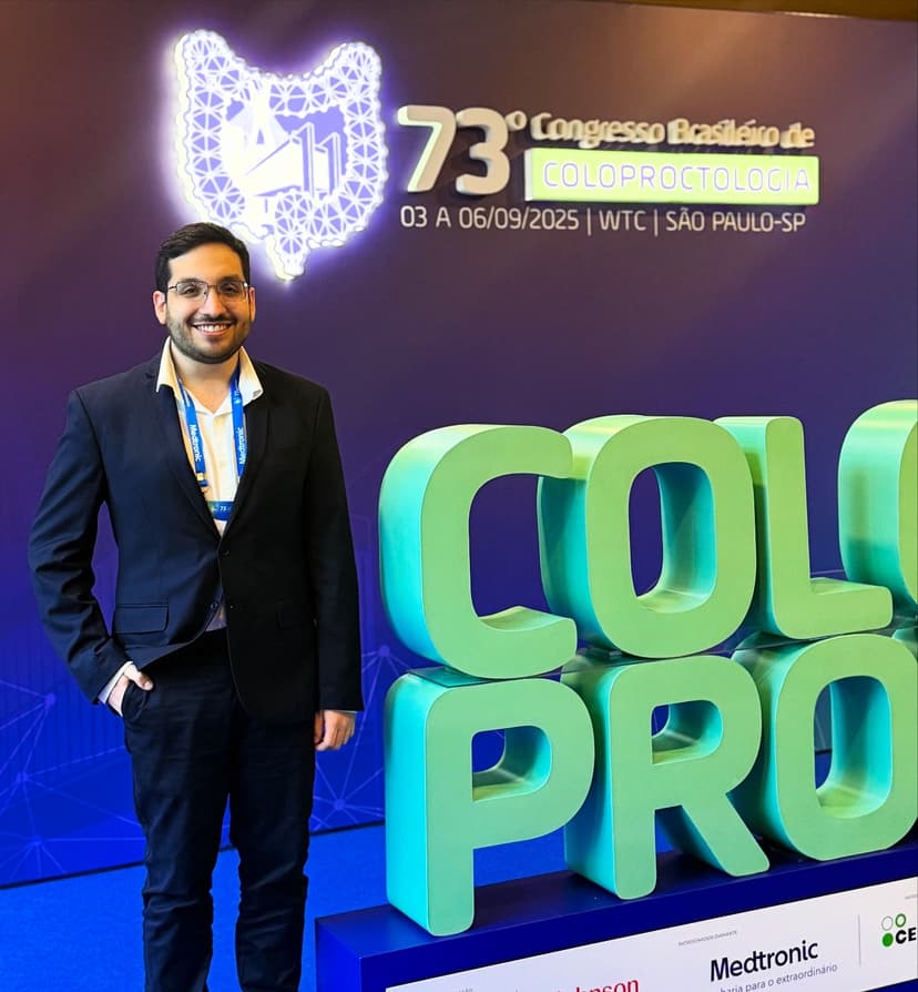 Dr. João Vítor - Cirurgião Coloproctologista